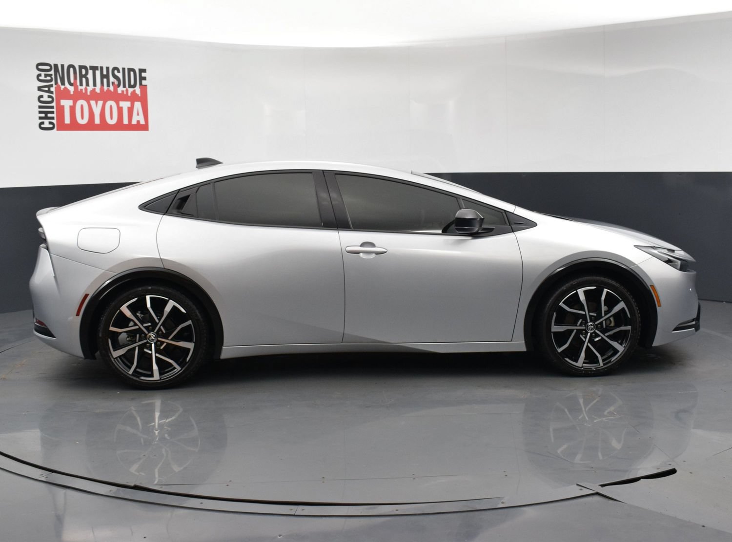 Used 2026 Toyota Prius Plug-In Hybrid FWD image 5