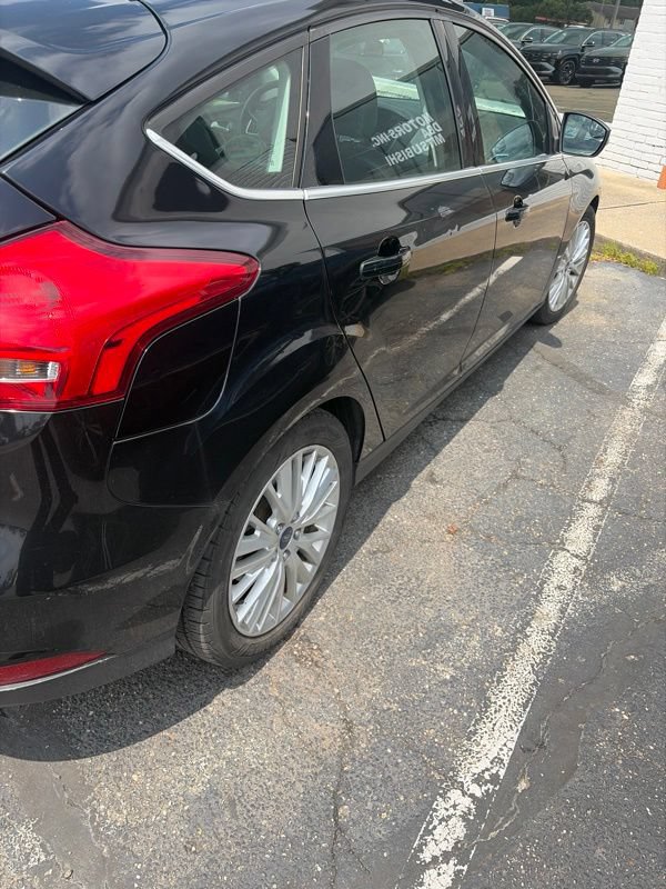 Used 2016 Ford Focus Titanium w/ Titanium Cold Weather Package FWD image 11