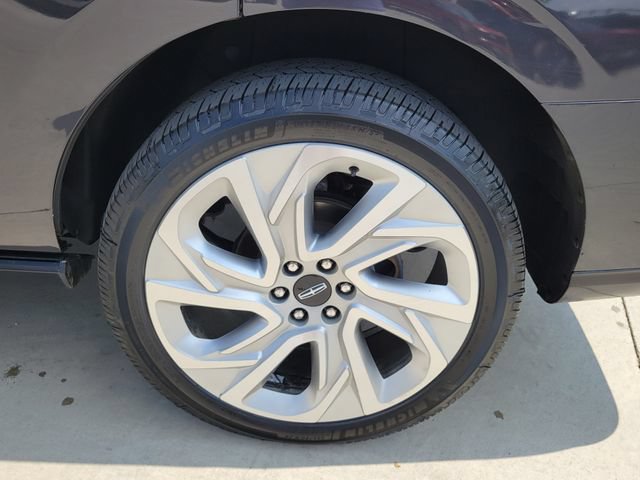 Certified 2025 Lincoln Navigator Reserve AWD/4WD image 14