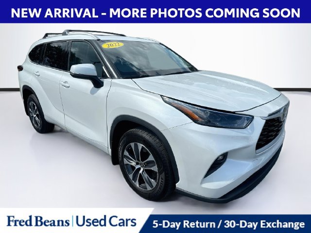 Used 2022 Toyota Highlander XLE AWD/4WD image 1
