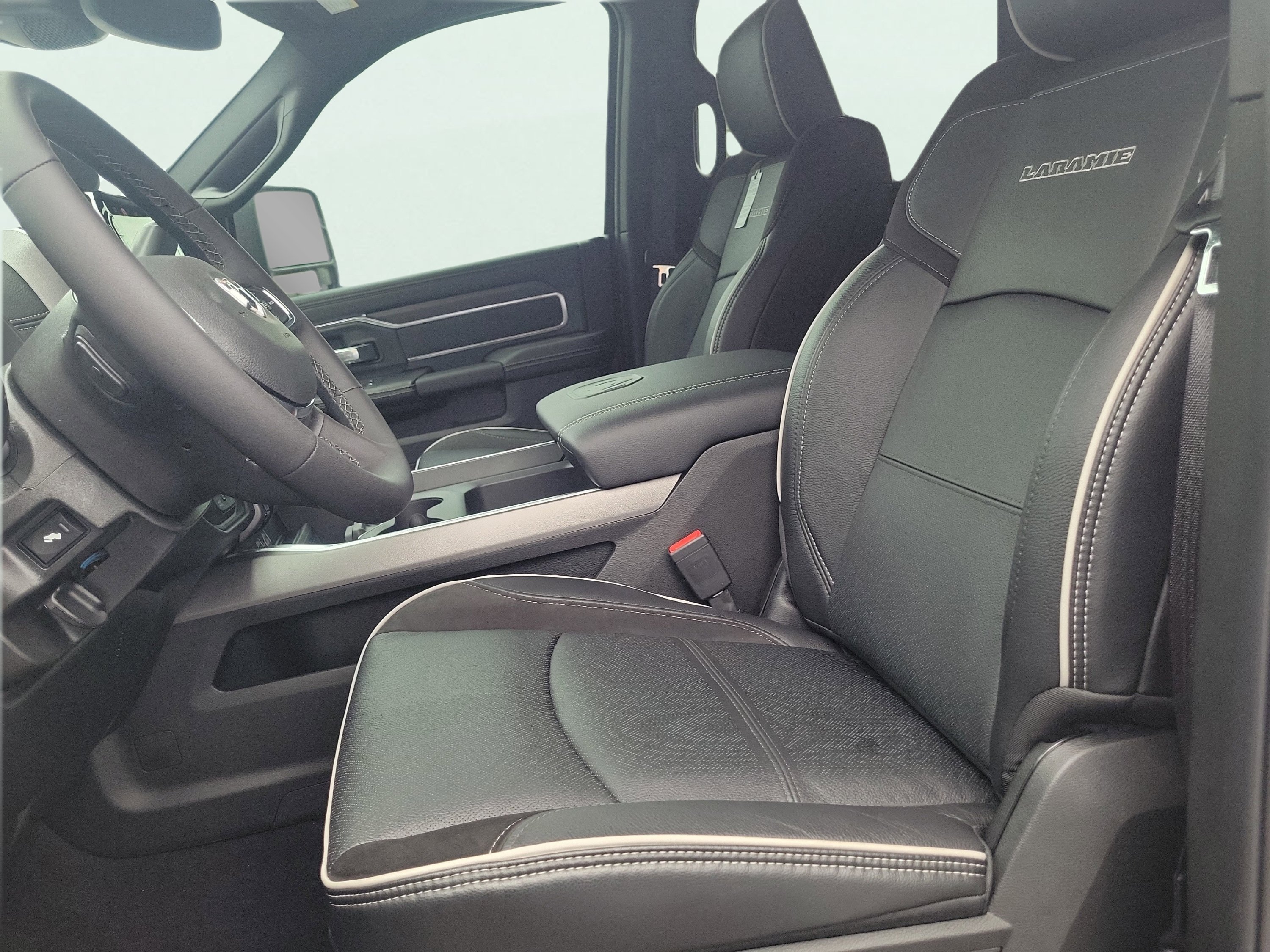 New 2026 RAM 2500 Laramie AWD/4WD image 21