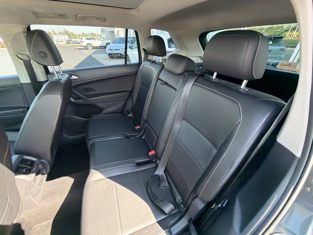 Certified 2021 Volkswagen Tiguan SE w/ Panoramic Sunroof Package AWD/4WD image 19