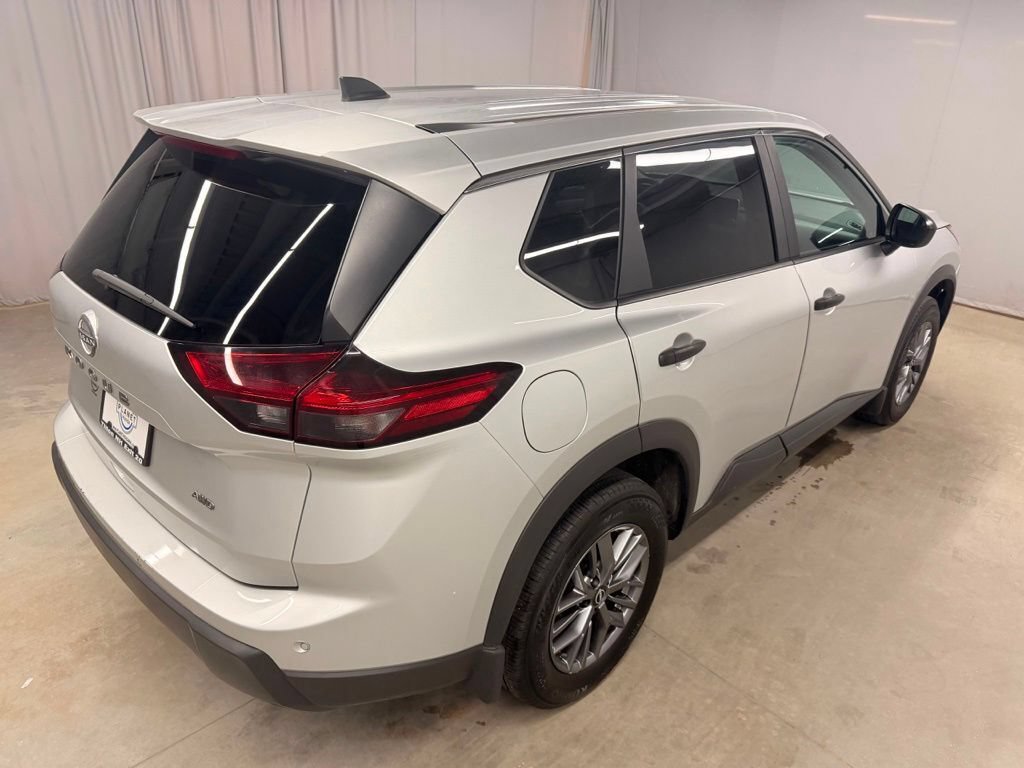 Used 2024 Nissan Rogue S AWD/4WD image 15