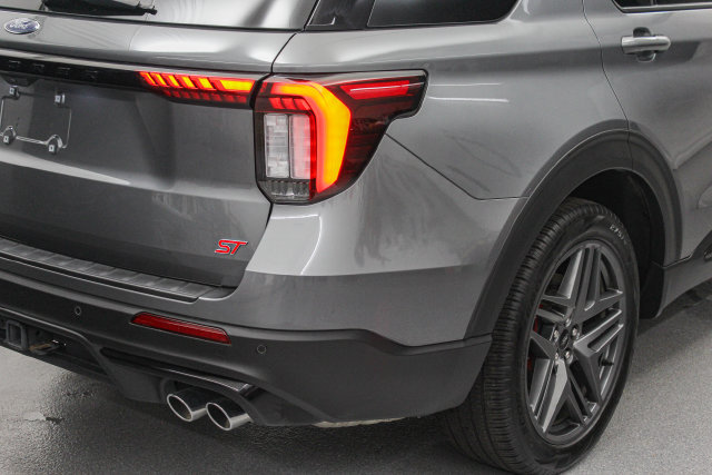 Certified 2025 Ford Explorer ST AWD/4WD image 8