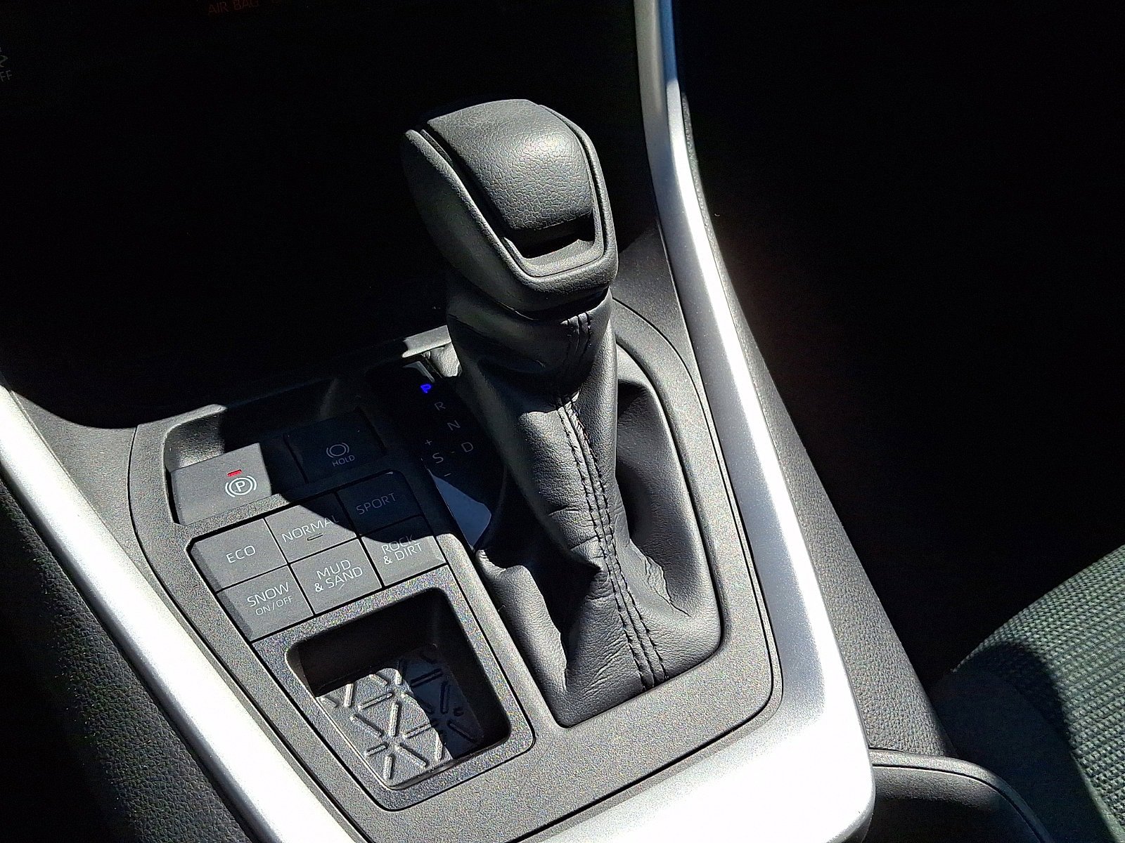 Used 2022 Toyota RAV4 LE image 14