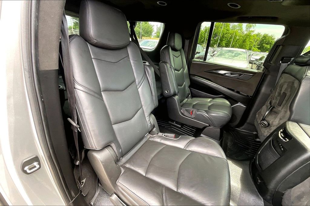 Used 2019 Cadillac Escalade ESV Platinum AWD/4WD image 34
