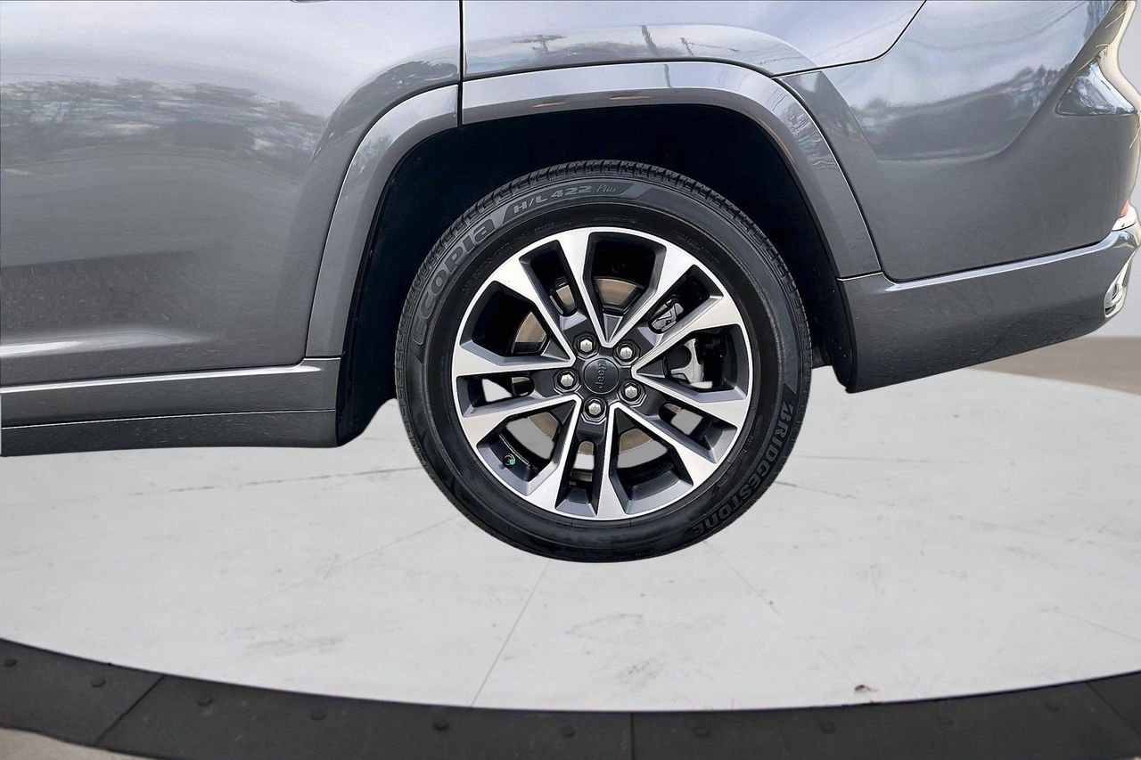 Certified 2024 Jeep Grand Cherokee L Overland w/ Luxury Tech Group IV image 38