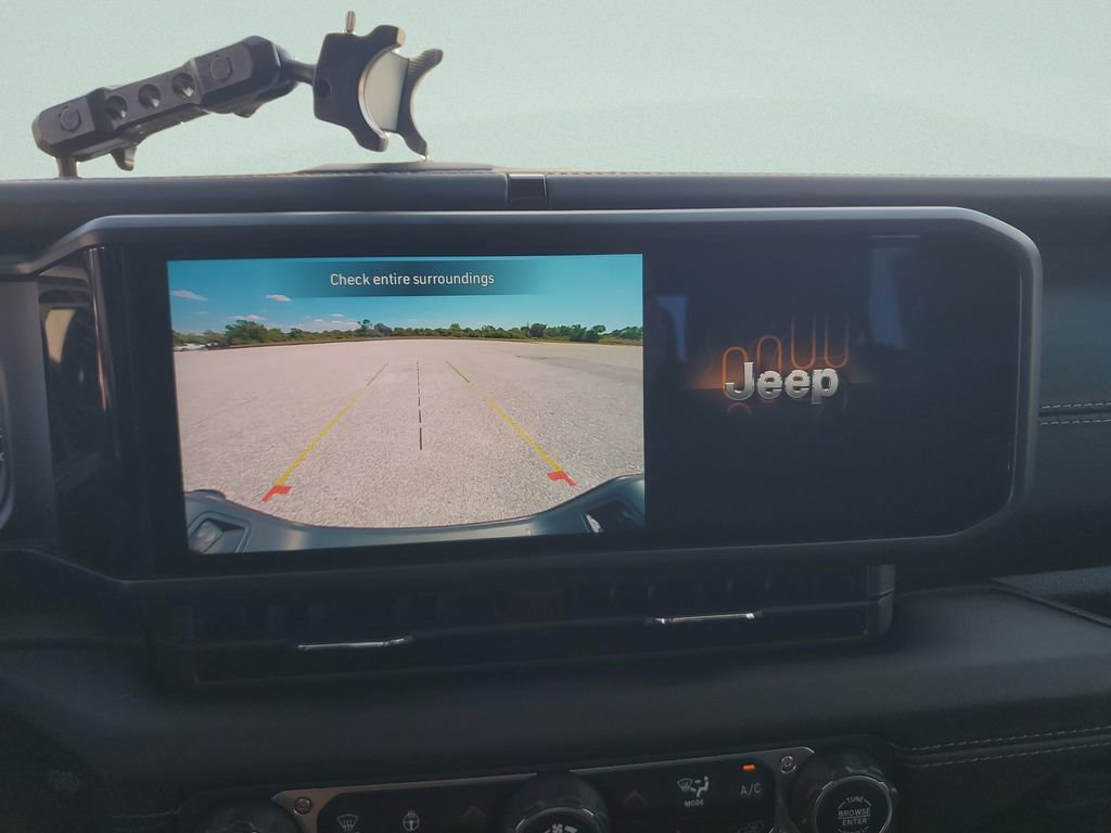 Used 2025 Jeep Gladiator Sport image 17