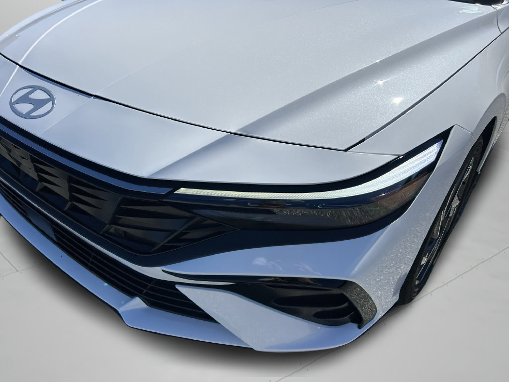 Certified 2025 Hyundai Elantra Limited FWD image 13