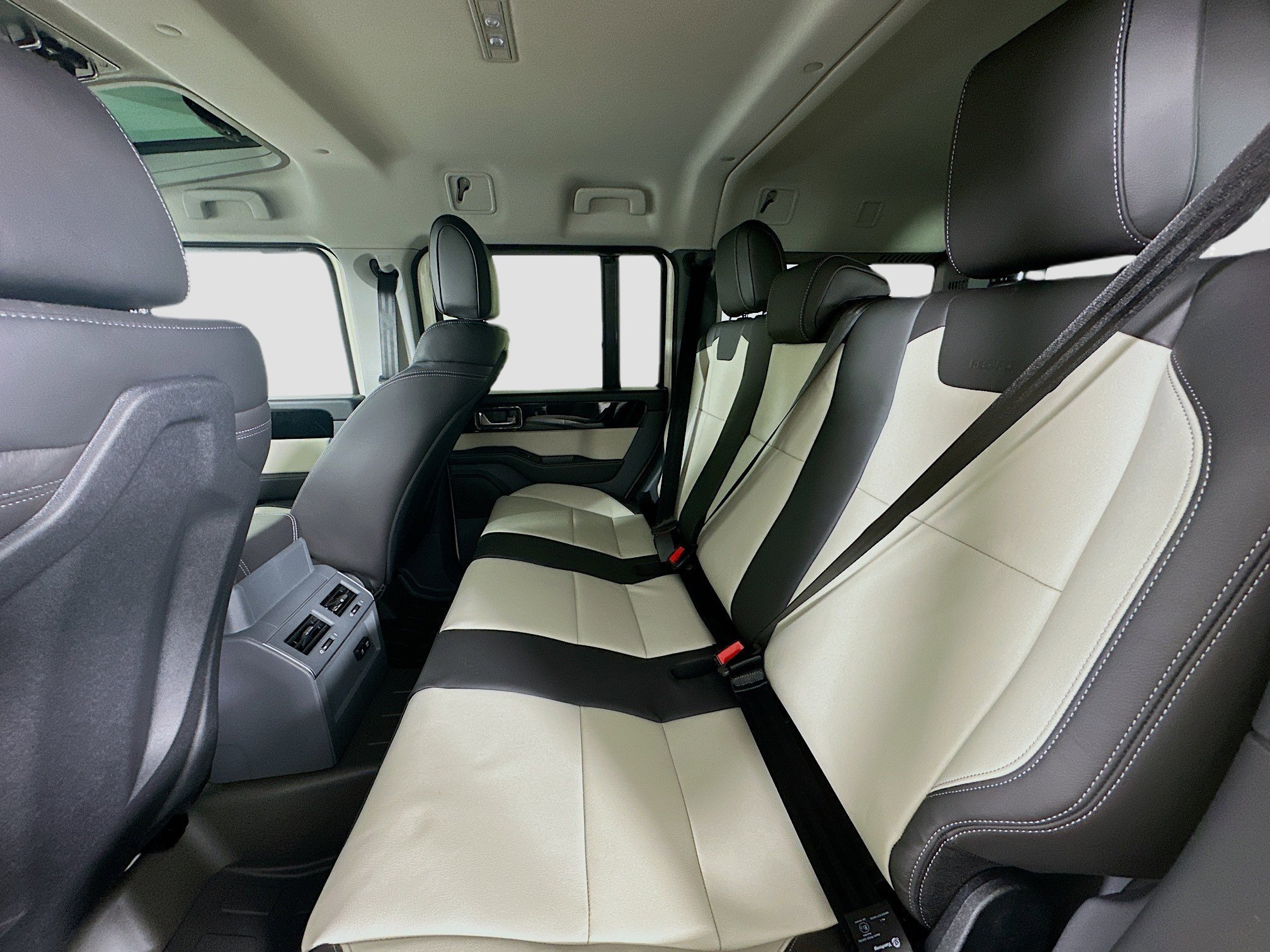 New 2025 INEOS Grenadier Station Wagon AWD/4WD image 39
