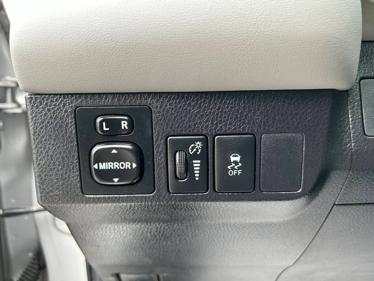 Used 2014 Toyota RAV4 XLE FWD image 25
