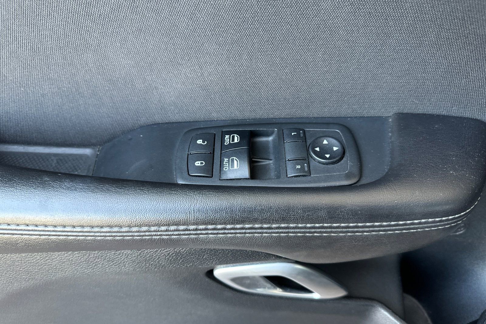 Used 2018 Dodge Challenger R/T RWD image 11