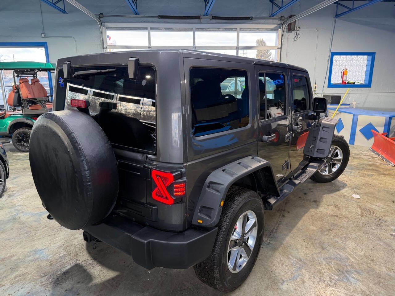 Used 2014 Jeep Wrangler Unlimited Sahara w/ Dual Top Group image 3