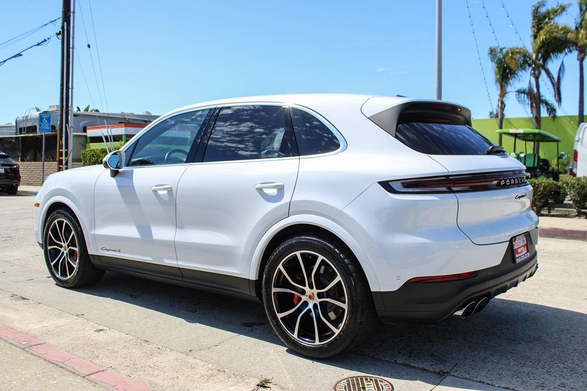 Used 2024 Porsche Cayenne S AWD/4WD image 3