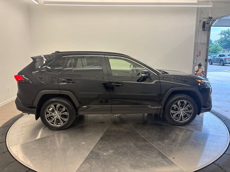Used 2022 Toyota RAV4 XLE Premium AWD/4WD image 2