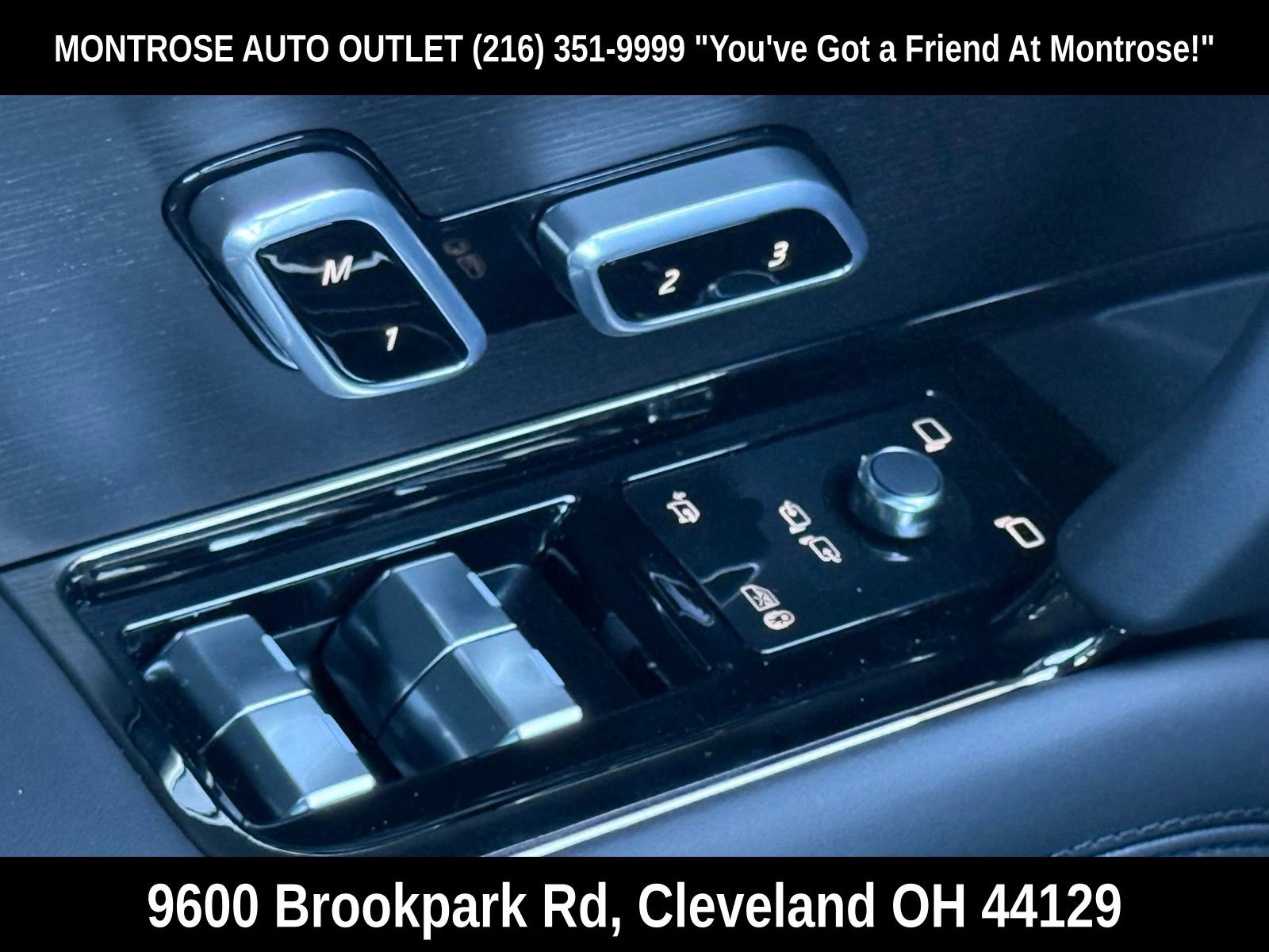 New 2025 Land Rover Range Rover Sport SE image 32