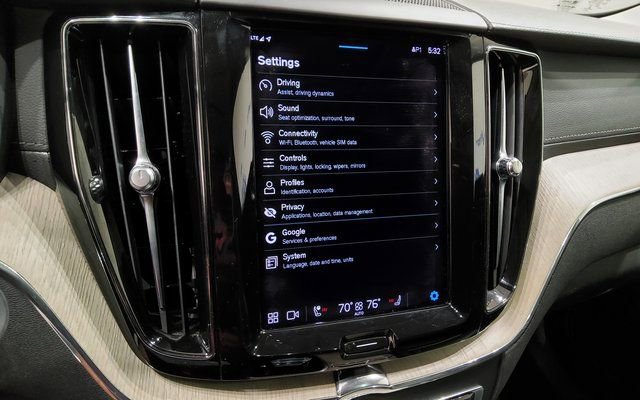 Used 2022 Volvo XC60 B5 Inscription w/ Advanced Package image 24