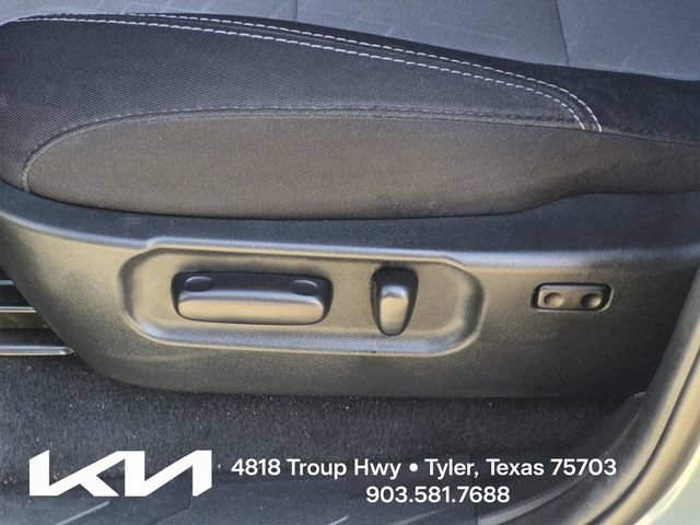 Used 2022 Toyota Tacoma TRD Off-Road AWD/4WD image 21