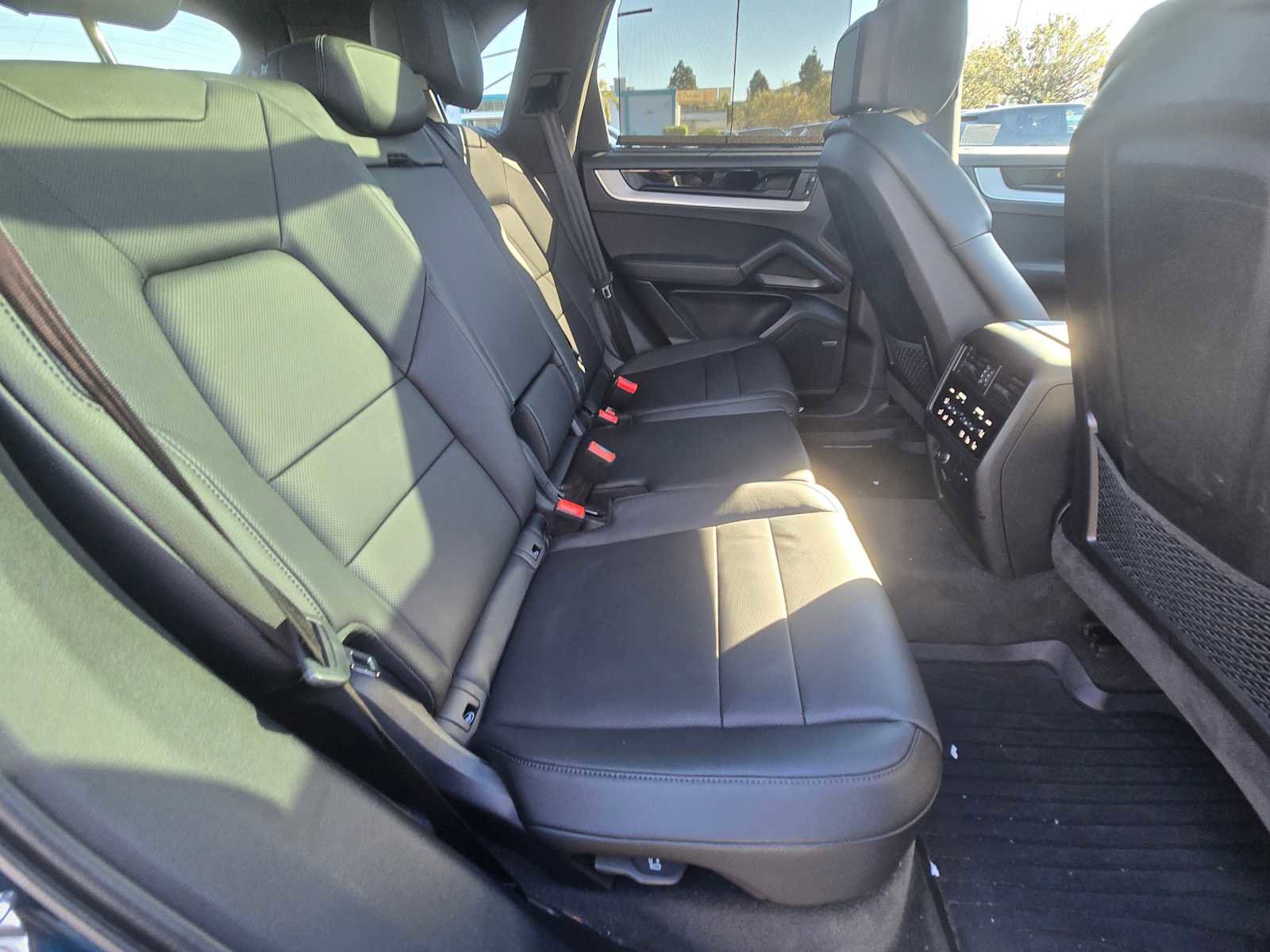 Used 2024 Porsche Cayenne image 14