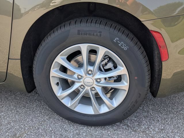 New 2027 Chrysler Pacifica Select FWD image 10