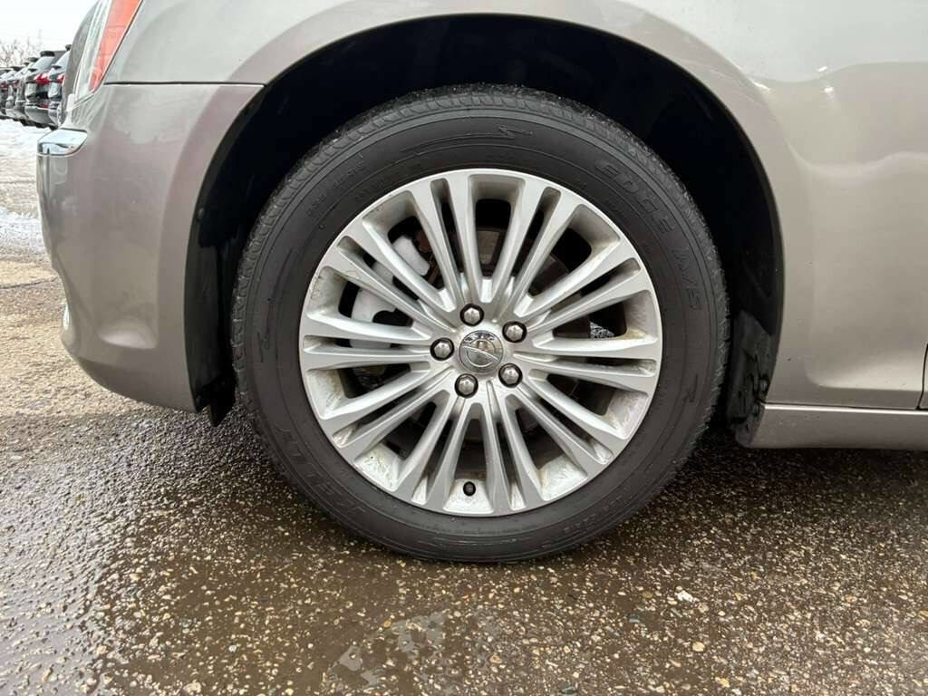 Used 2014 Chrysler 300 C image 14