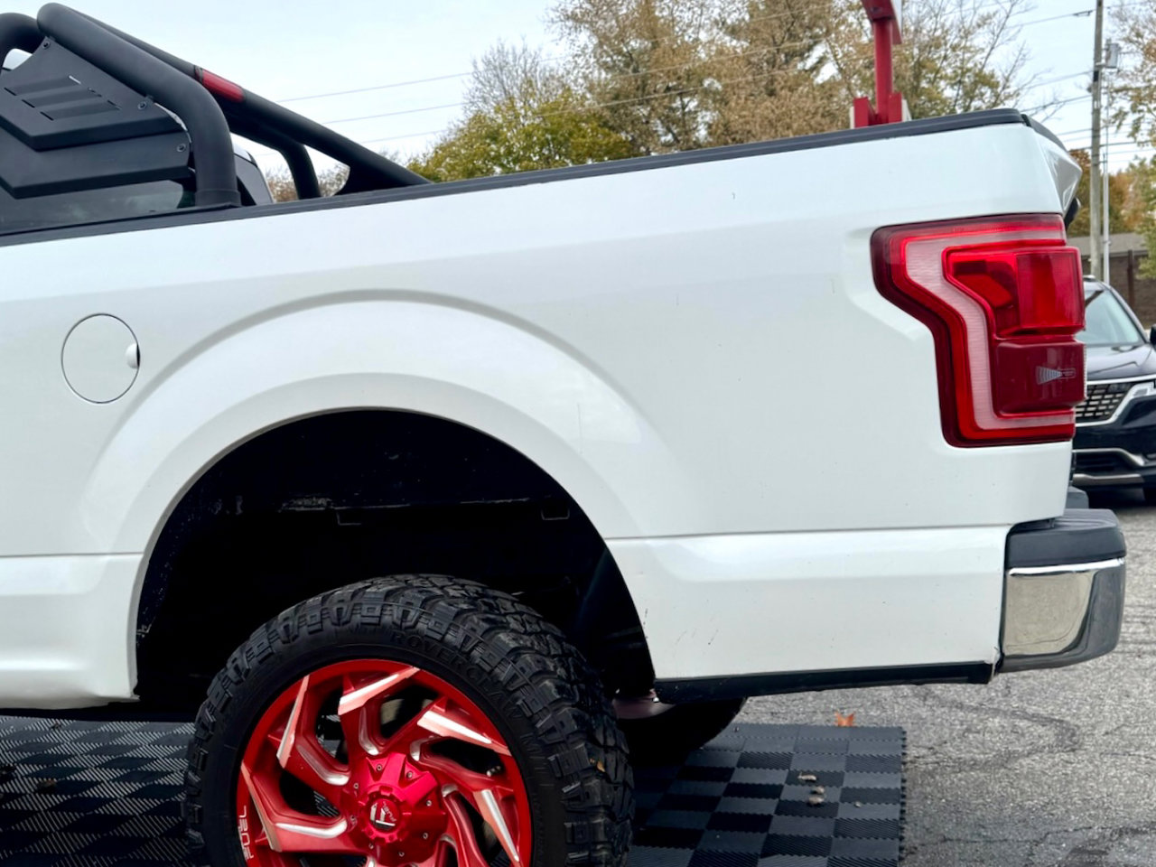 Used 2015 Ford F150 XLT image 13