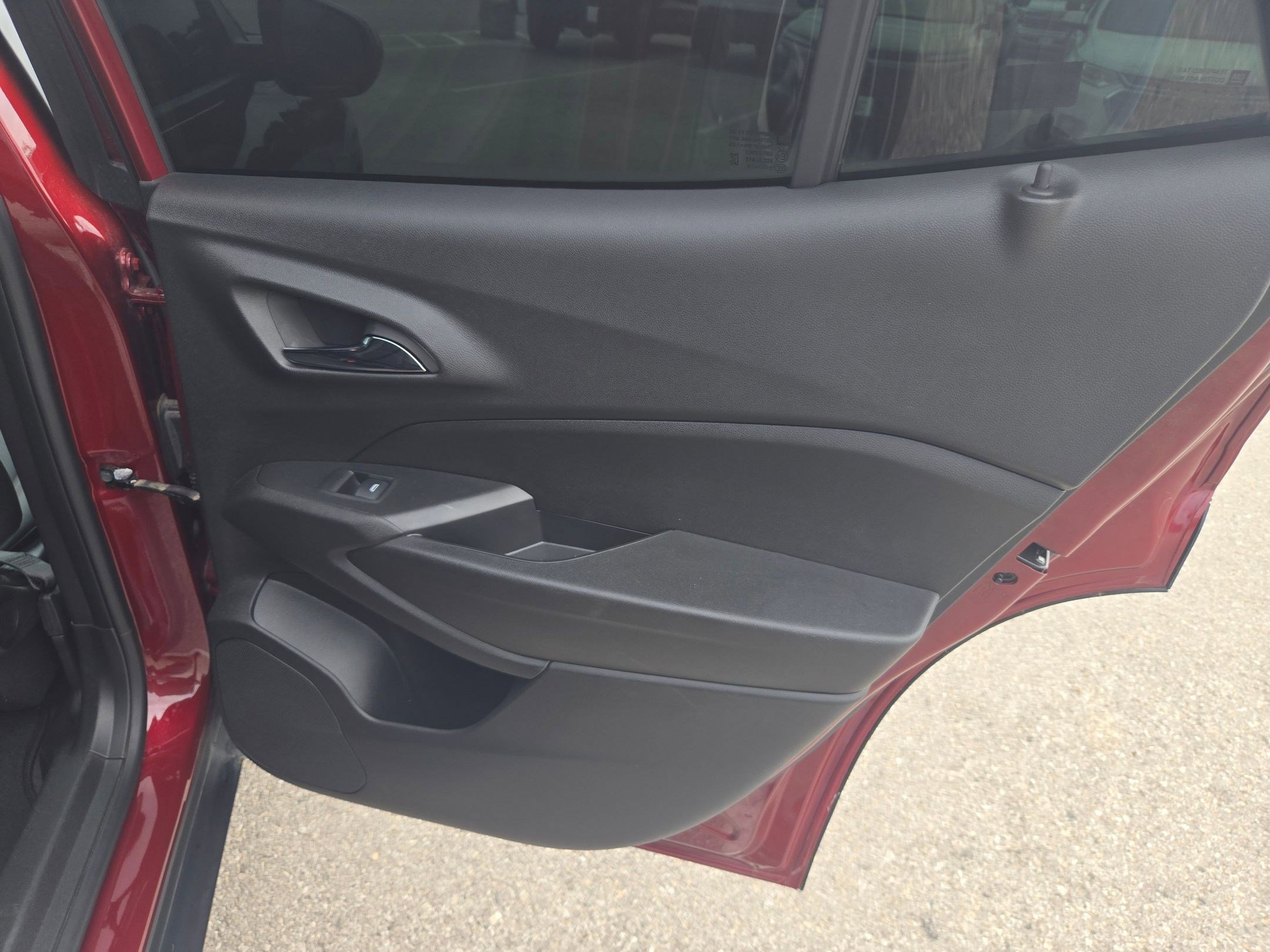 Used 2024 Chevrolet Trax RS w/ Sunroof Package FWD image 23