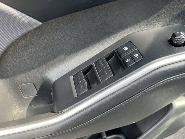 Used 2021 Toyota Highlander L FWD image 17