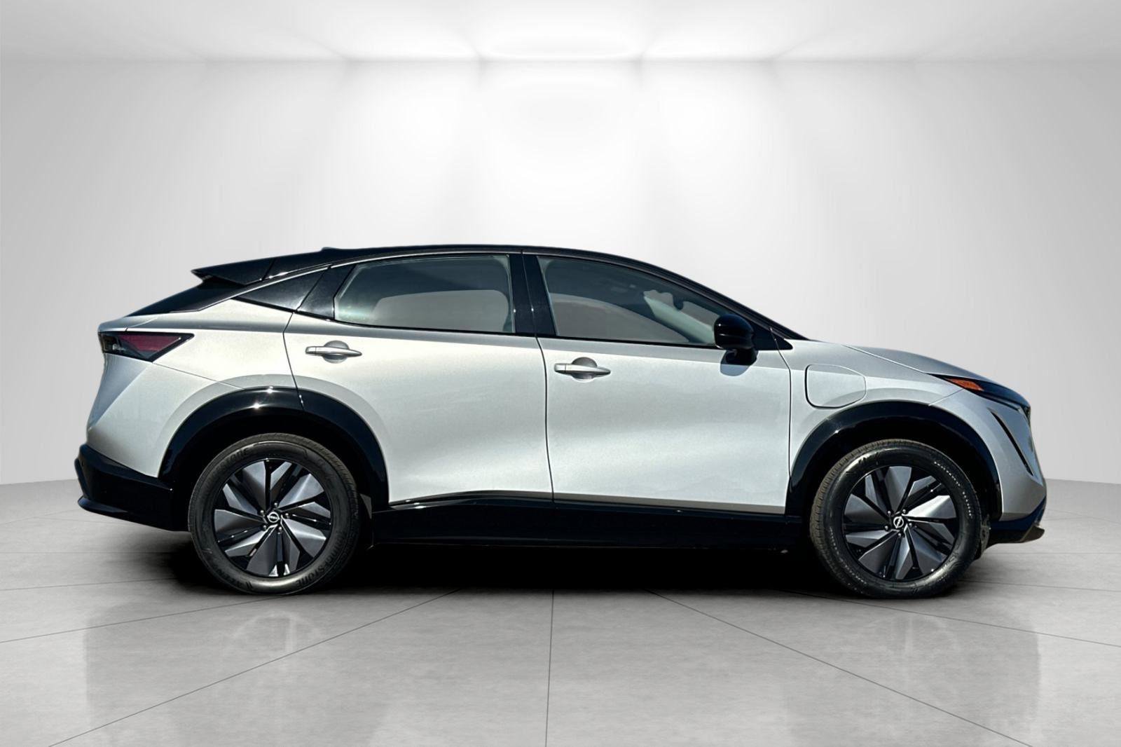 Used 2023 Nissan Ariya AWD image 2