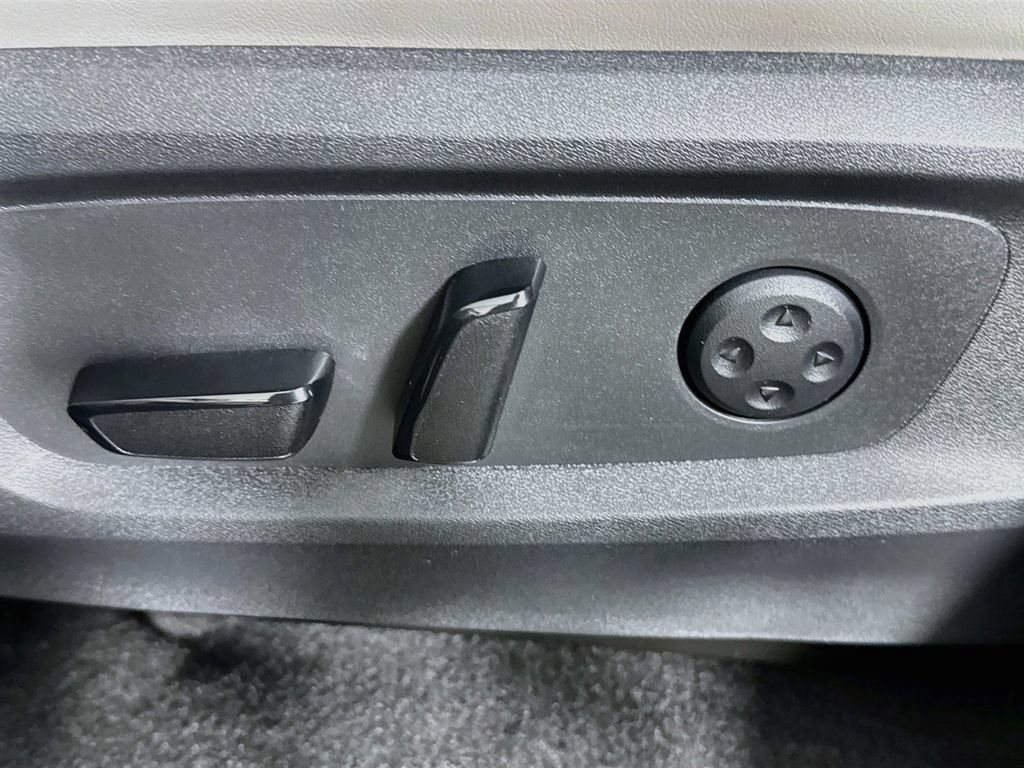 Used 2026 INFINITI QX60 Pure w/ Cargo Package FWD image 19