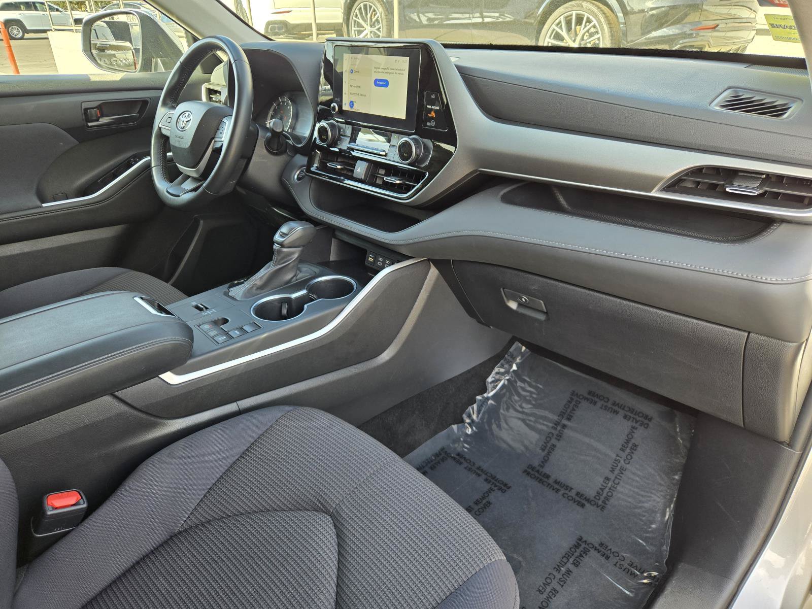 Used 2024 Toyota Highlander LE FWD image 33