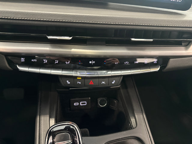 Used 2025 Cadillac XT4 Premium Luxury w/ Cold Weather Package AWD/4WD image 15