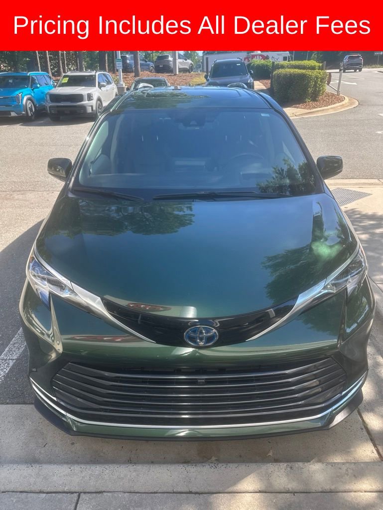 Used 2022 Toyota Sienna Platinum AWD/4WD image 6