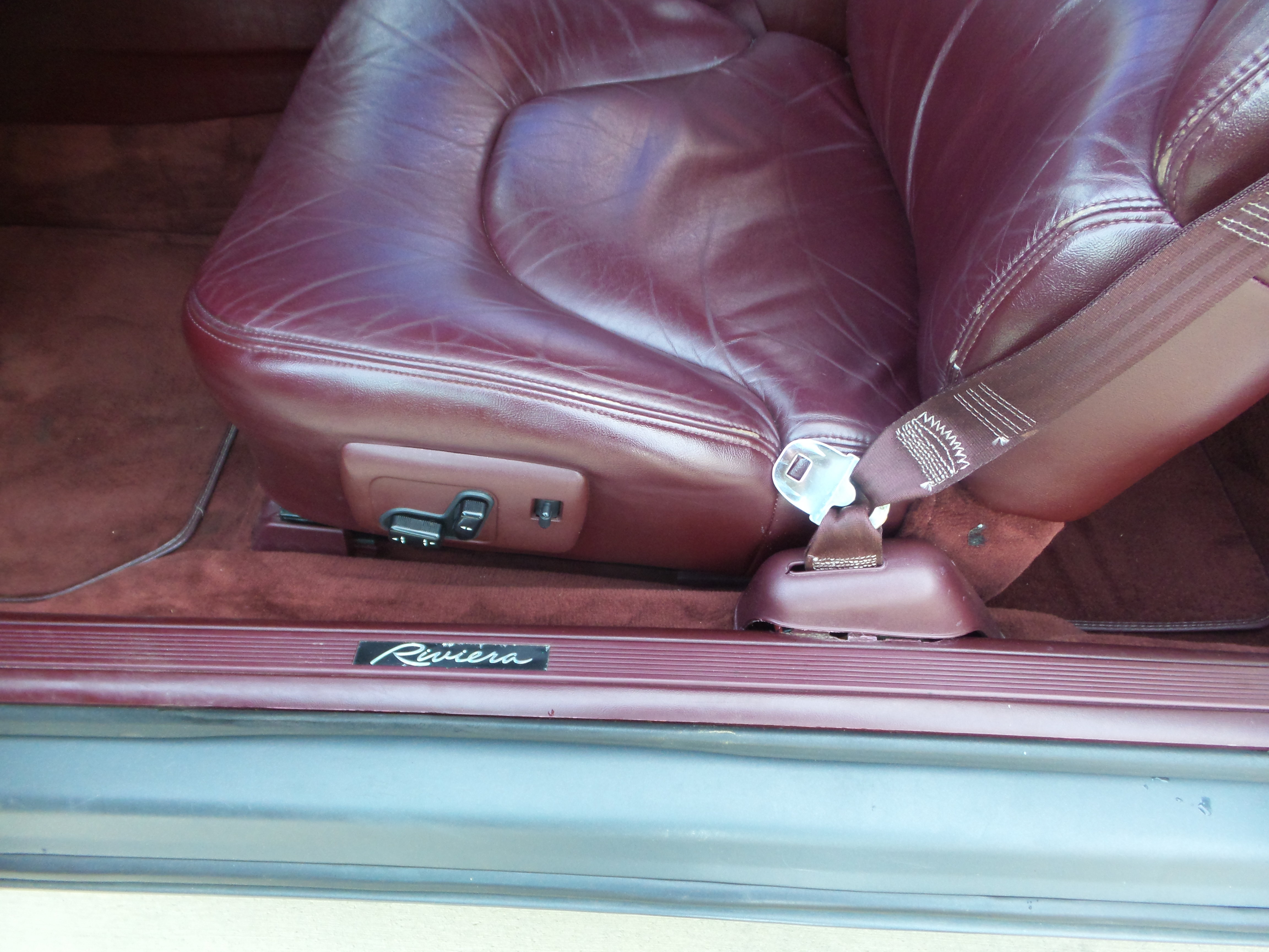 Used 1995 Buick Riviera Coupe FWD image 52
