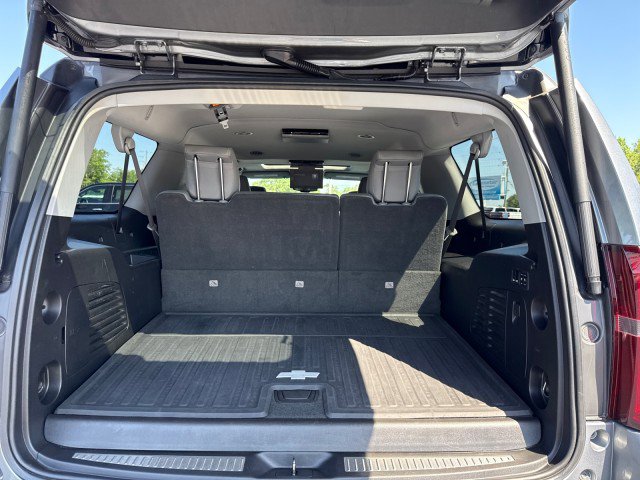 Used 2020 Chevrolet Suburban LT RWD image 19