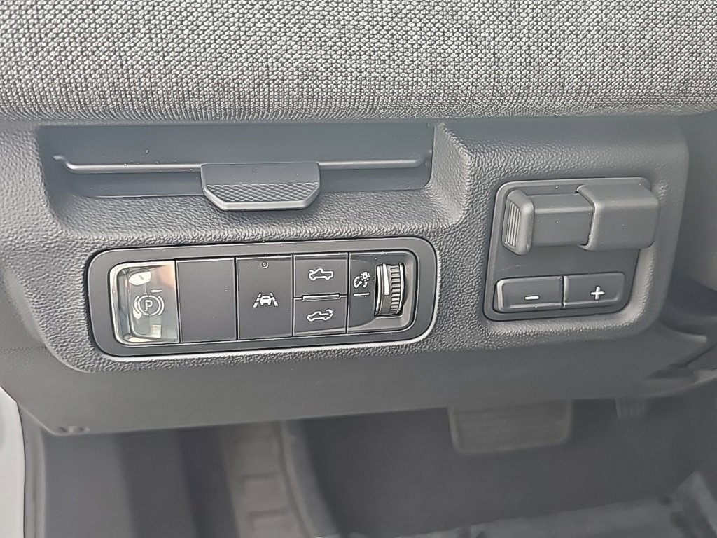 New 2026 GMC Sierra EV Elevation image 16