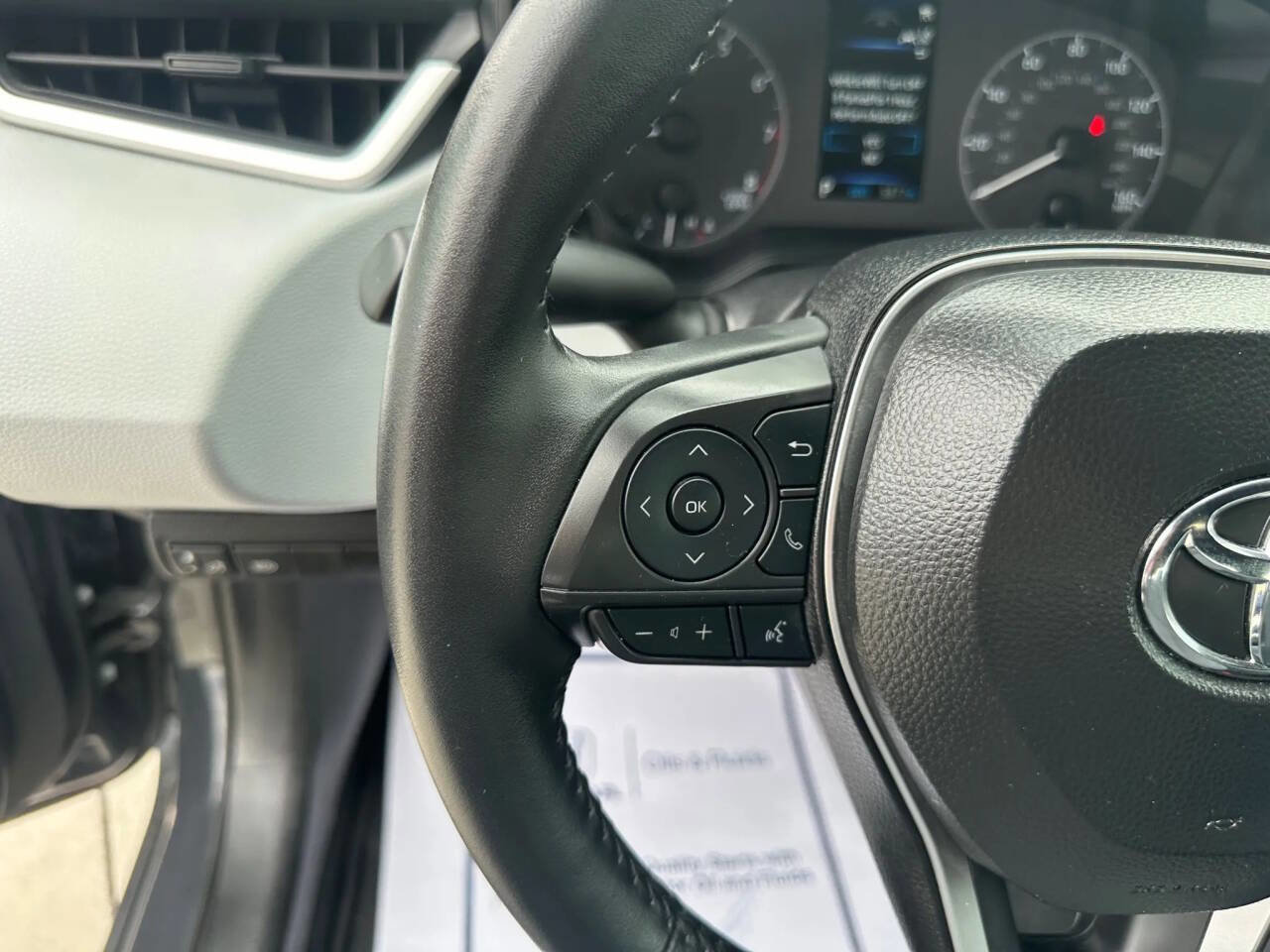 Used 2025 Toyota Corolla SE image 24