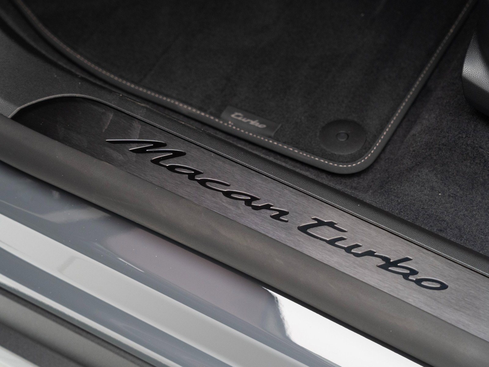 New 2026 Porsche Macan Turbo Electric image 15