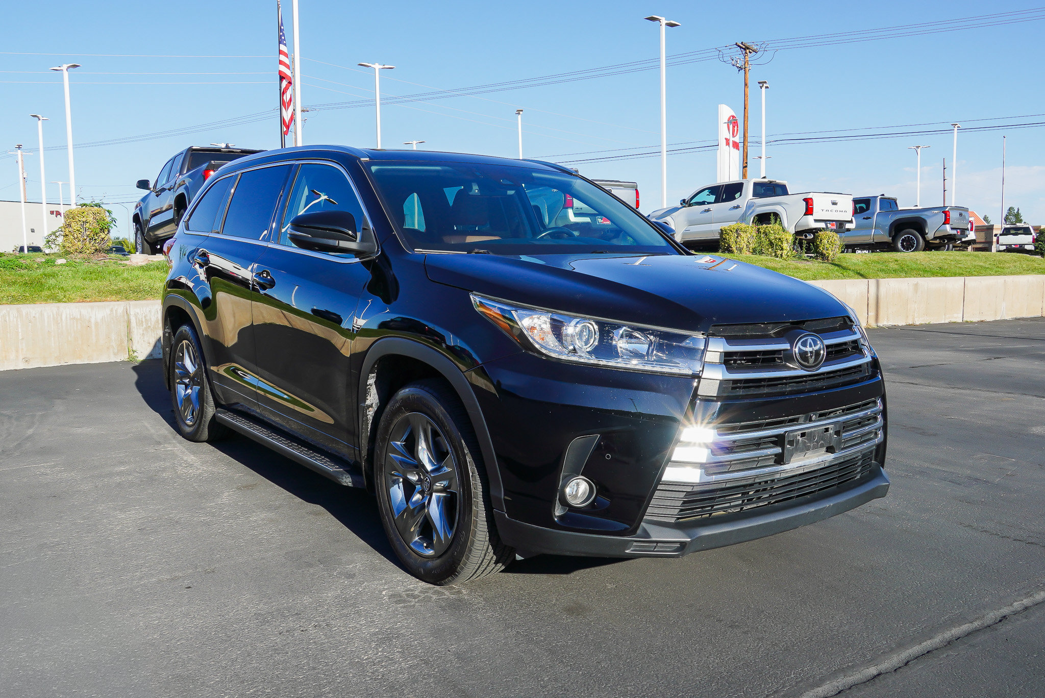 Certified 2017 Toyota Highlander Limited Platinum AWD/4WD image 2