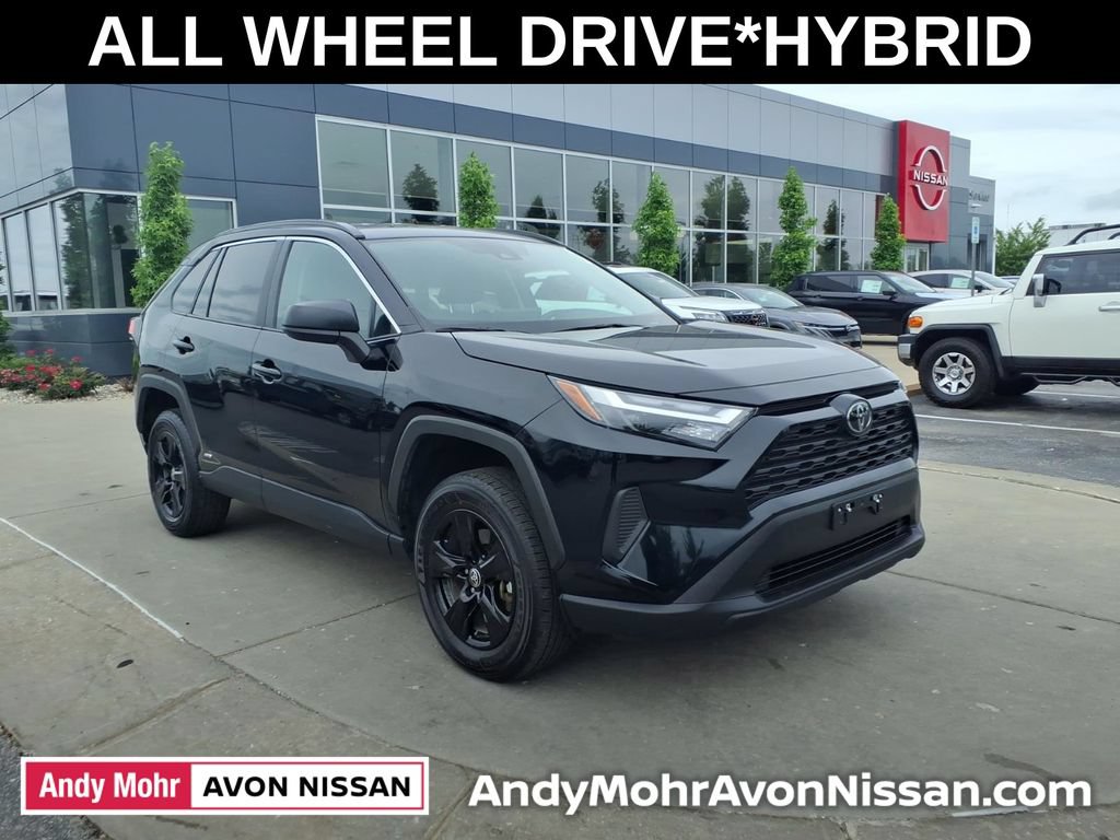 Used 2025 Toyota RAV4 LE AWD/4WD image 2