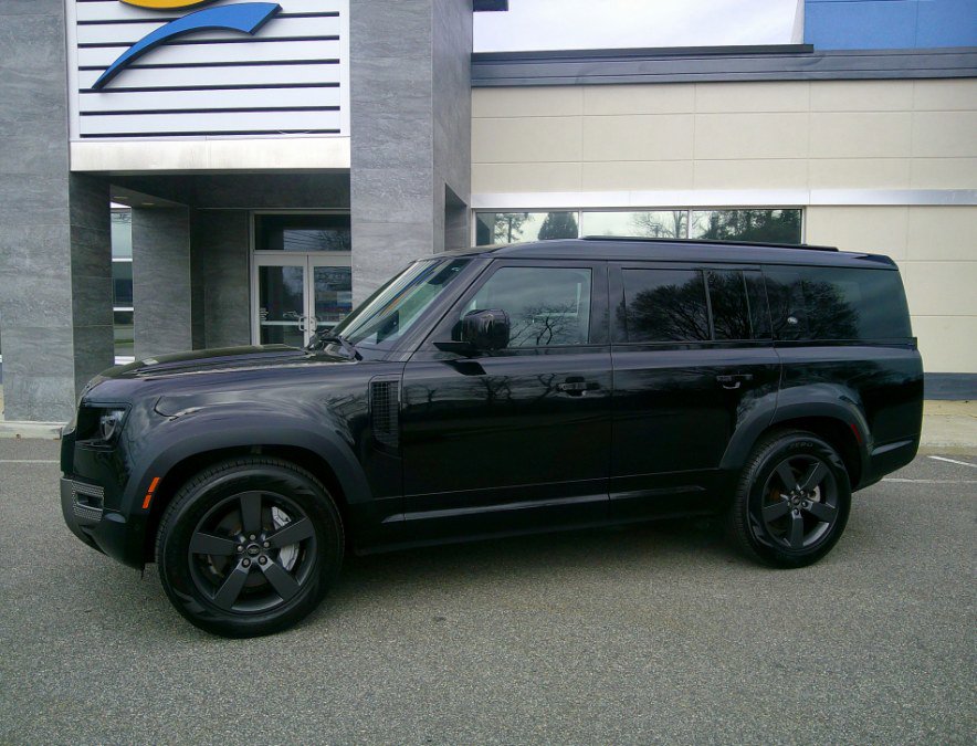 Used 2023 Land Rover Defender 130 X-Dynamic SE image 5