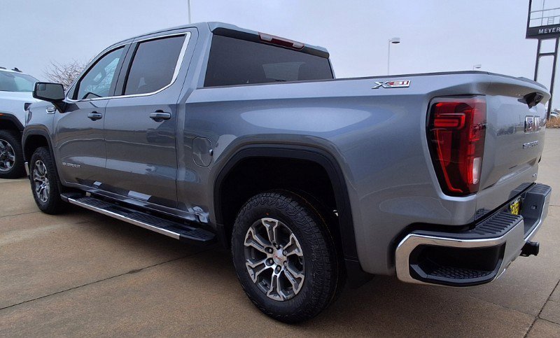 New 2026 GMC Sierra 1500 SLE image 6
