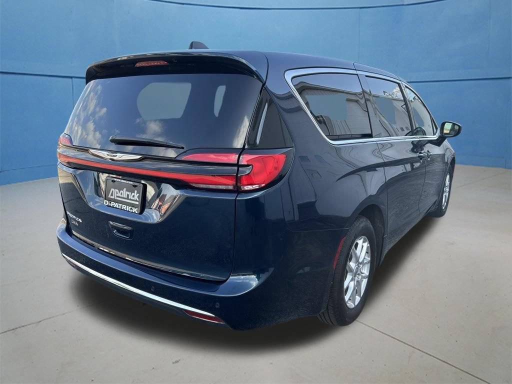 Used 2025 Chrysler Pacifica Select FWD image 11