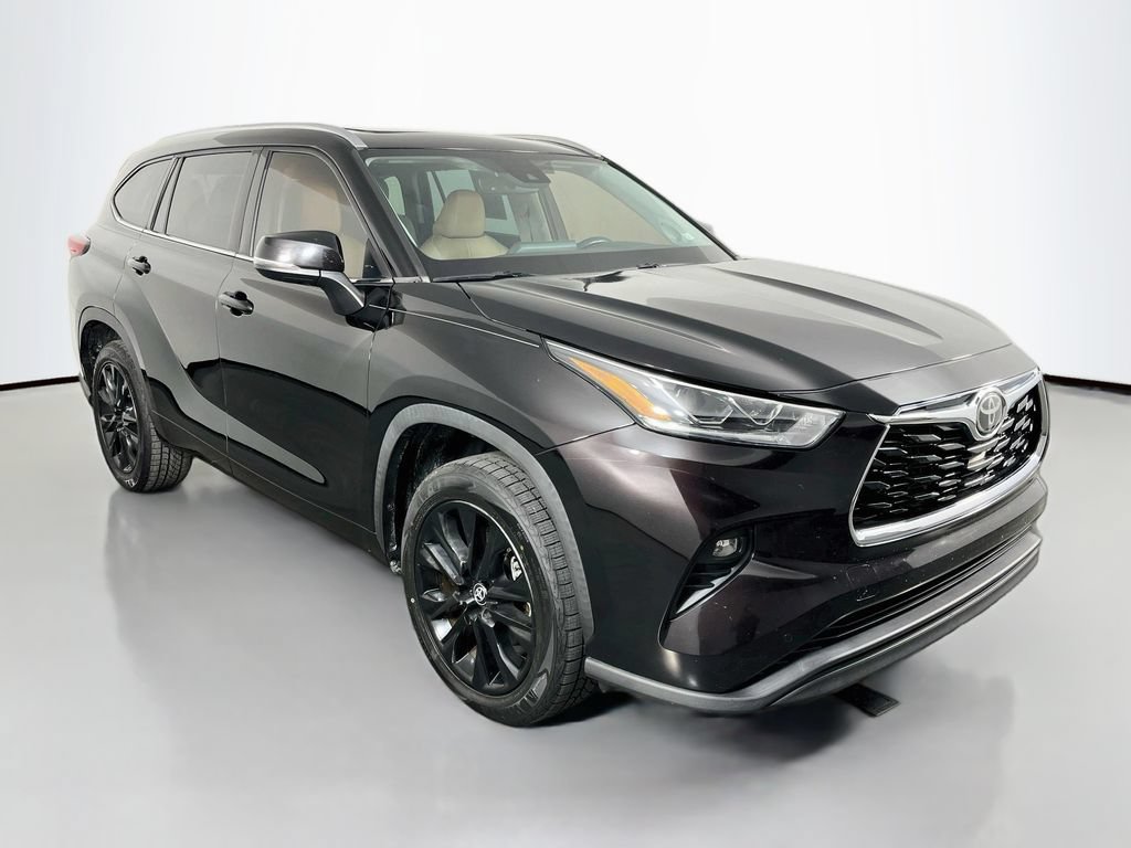 Used 2020 Toyota Highlander Limited FWD image 4