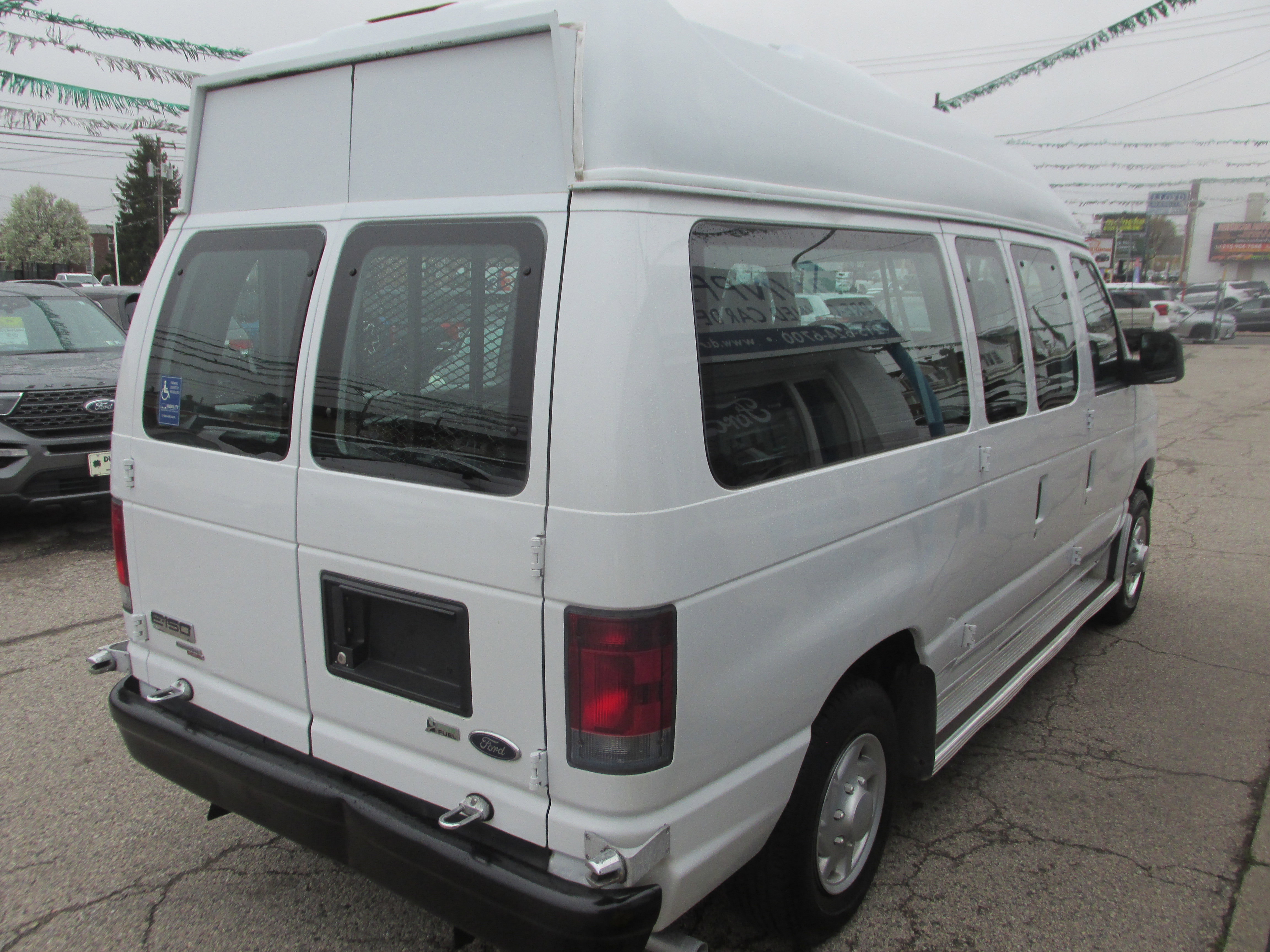 Used 2011 Ford E-150 and Econoline 150 XL image 4