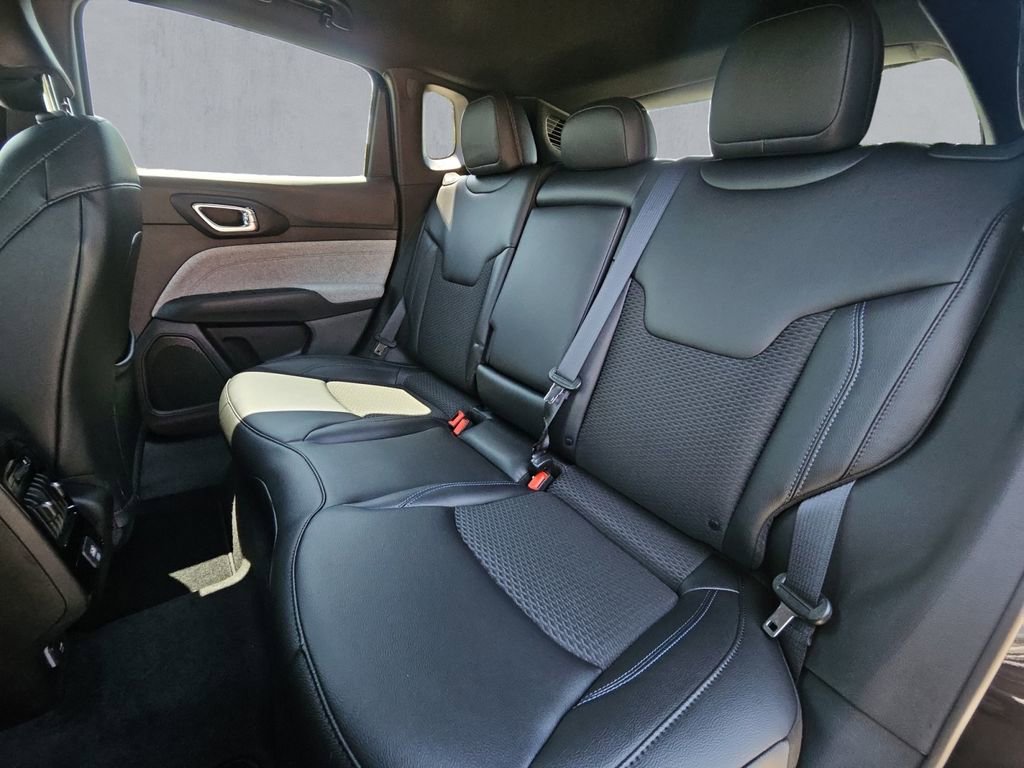 New 2025 Jeep Compass Latitude image 13