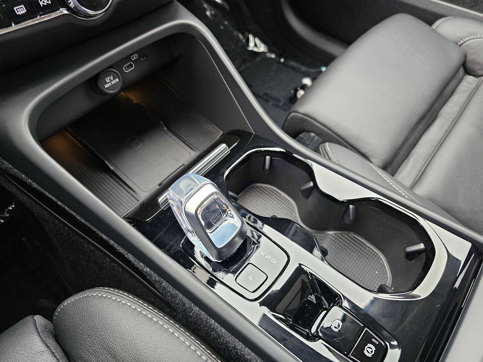 New 2025 Volvo XC40 B5 Plus w/ Climate Package image 29