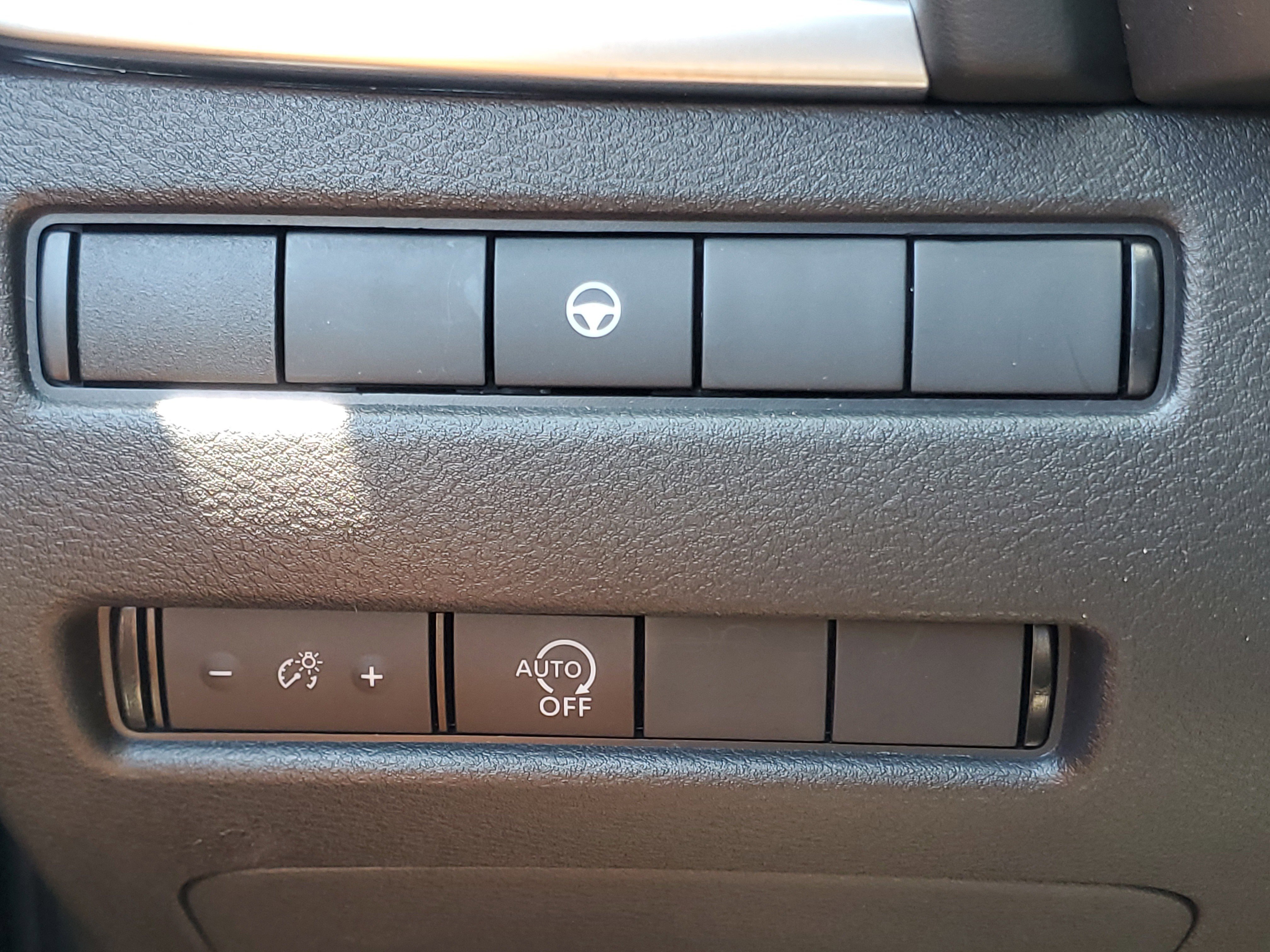 Used 2023 Nissan Rogue SV image 25