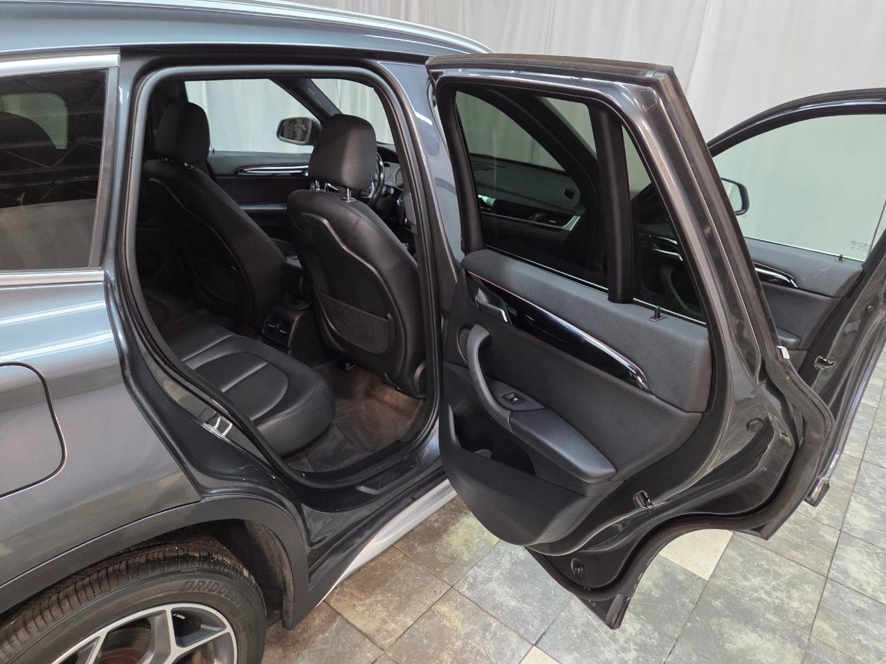 Used 2018 BMW X1 xDrive28i w/ Convenience Package AWD/4WD image 12