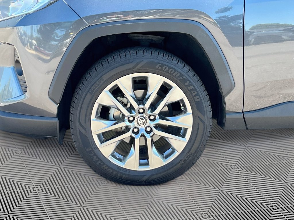 Used 2021 Toyota RAV4 Limited FWD image 11